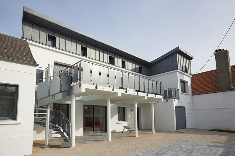 P388 restructuration d’une maison avec agrandissement d’une terrasse suspendue